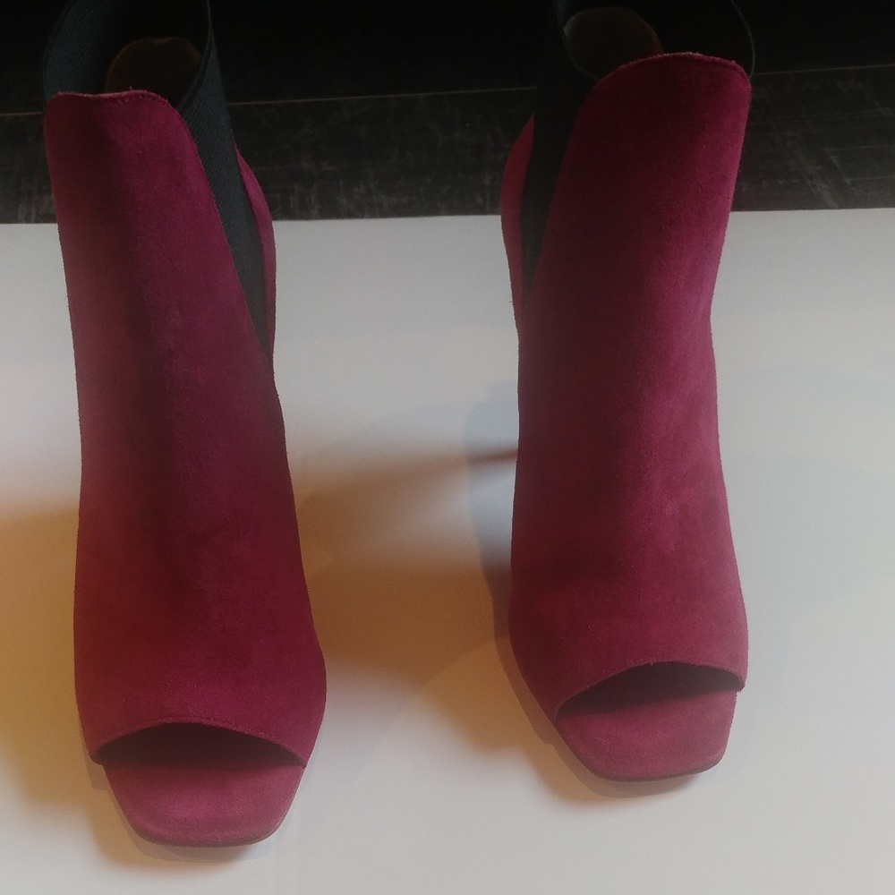 New Halston Heritage Olivia Peep Toe Booties